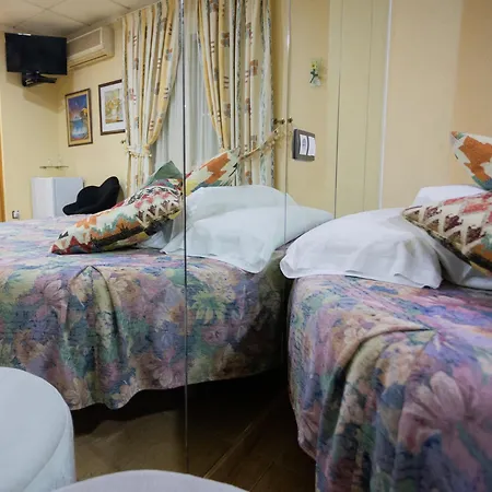 Beatriz Hotel *
